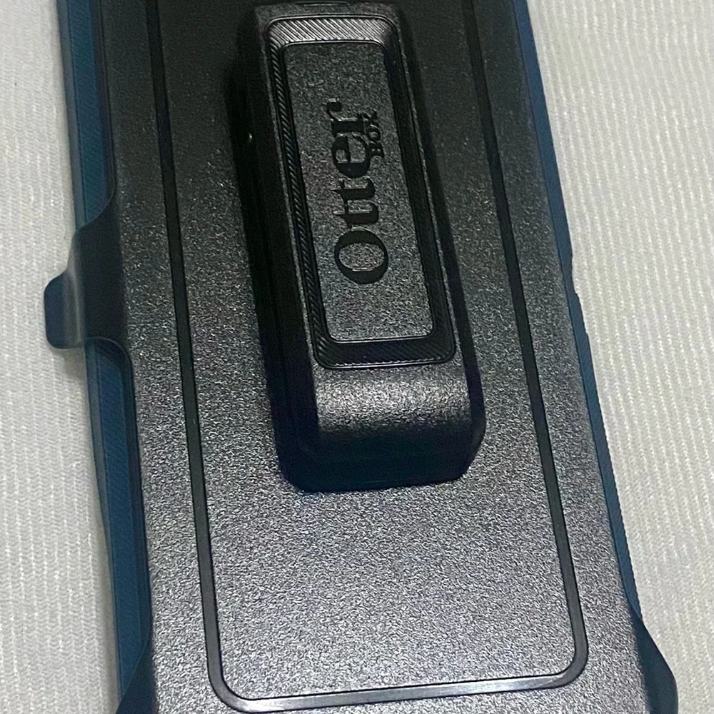 ❌ FREE IN YOUR BUNDLE ❌OtterBox Defender Series Screenless Edition Black Case